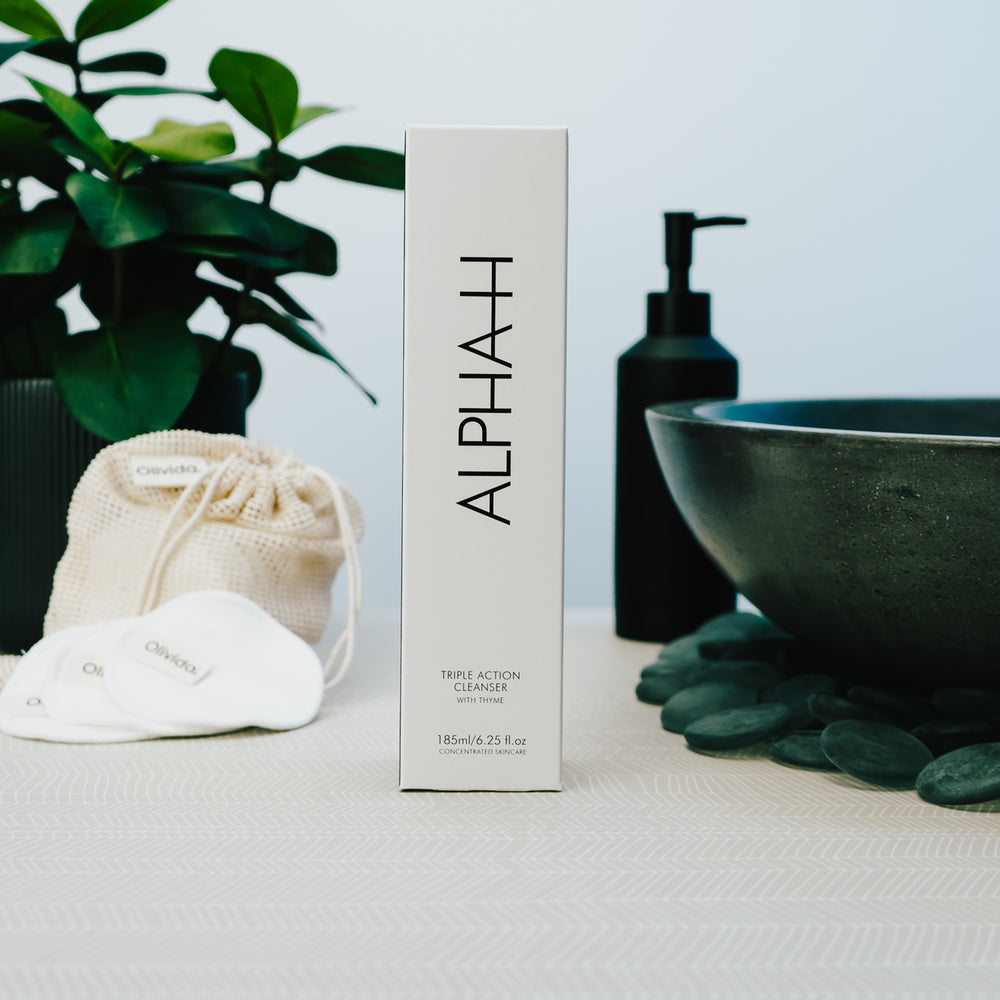 Alpha H 2022 Triple Action Cleanser Olivida Voorkant Verpakking