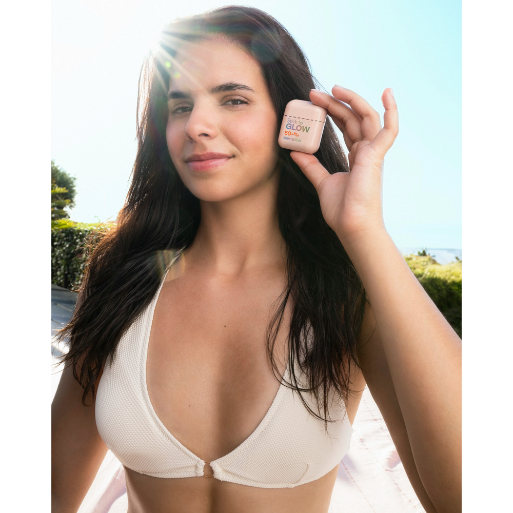 Sensilis Stick To Glow SPF50 Model
