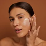 ALPHA-H_Dawn-To-Dusk-SPF-50+-Serum_model2