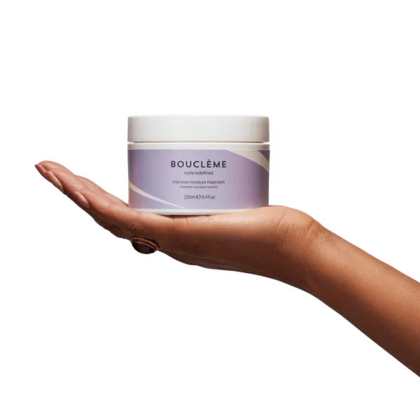 Boucleme - Haircare Intensive Moisture Treatment - Handshot
