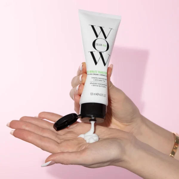 Color Wow - One Minute Transformation - Styling Cream - 120ML - anti krullen creme - 120ML - Texture - in use